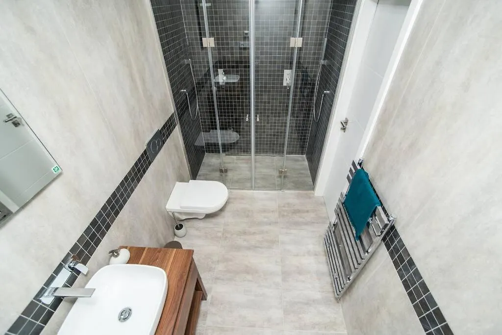 Old Town 1 Bedroom Oasis With Ac And Double Shower Prag 0*,